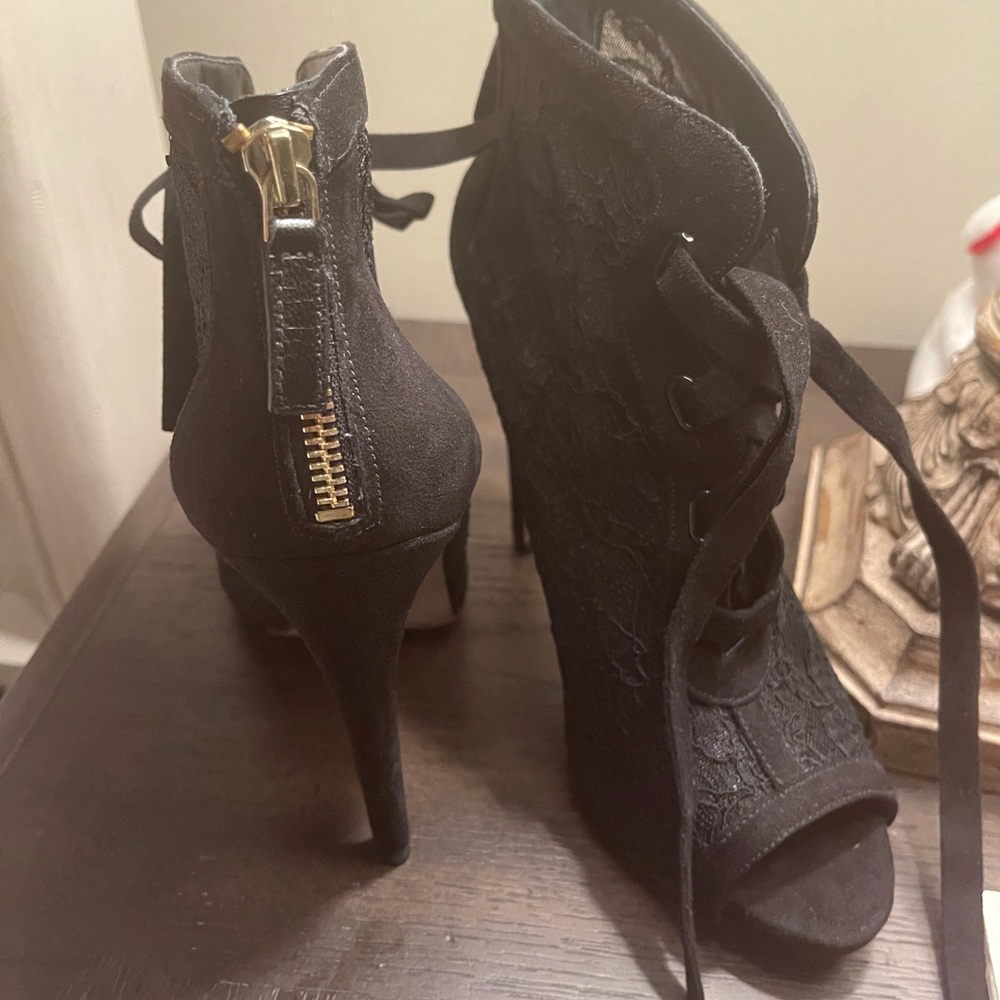Nine West bootie black size 9
